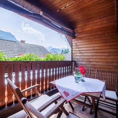 Hisa Na Dovjem Villa