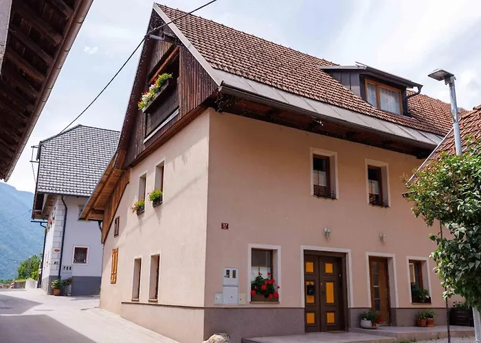 Hisa Na Dovjem Villa