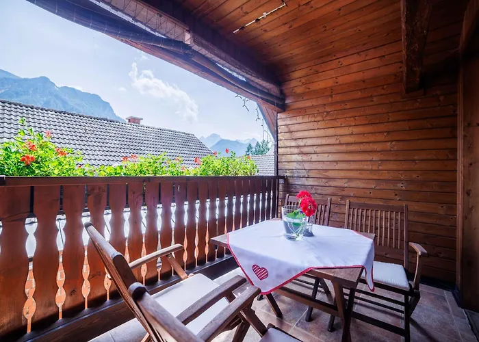 Hisa Na Dovjem Villa