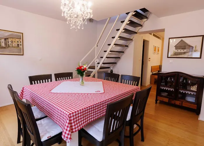 Hisa Na Dovjem Villa *